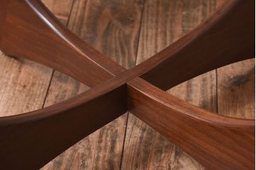 ヴィンテージ家具　G-plan(ジープラン)　北欧ビンテージ　チーク材　ガラストップラウンドテーブル(センターテーブル・コーヒーテーブル)(2)