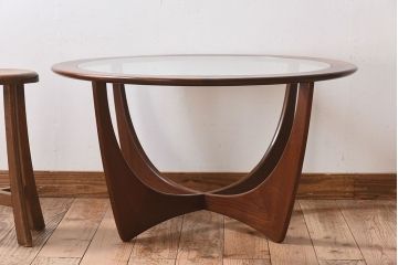 ヴィンテージ家具　G-plan(ジープラン)　北欧ビンテージ　チーク材　ガラストップラウンドテーブル(センターテーブル・コーヒーテーブル)(2)