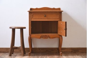 ヴィンテージ家具　オーク材製　彫刻がエレガントなフランスビンテージのチェスト(引き出し)(3)