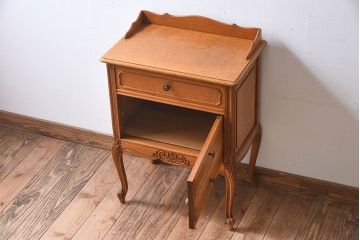 ヴィンテージ家具　オーク材製　彫刻がエレガントなフランスビンテージのチェスト(引き出し)(3)