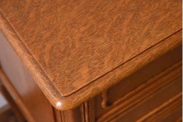 ヴィンテージ家具　オーク材製　彫刻がエレガントなフランスビンテージのチェスト(引き出し)(3)