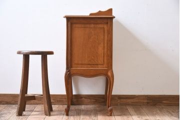 ヴィンテージ家具　オーク材製　彫刻がエレガントなフランスビンテージのチェスト(引き出し)(3)