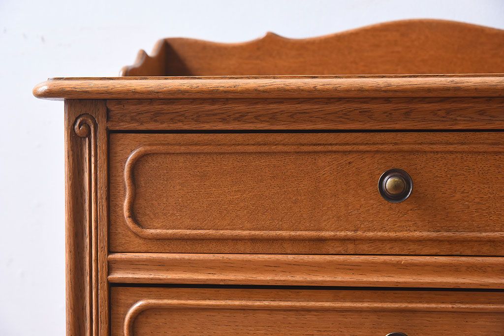 ヴィンテージ家具　オーク材製　彫刻がエレガントなフランスビンテージのチェスト(引き出し)(3)