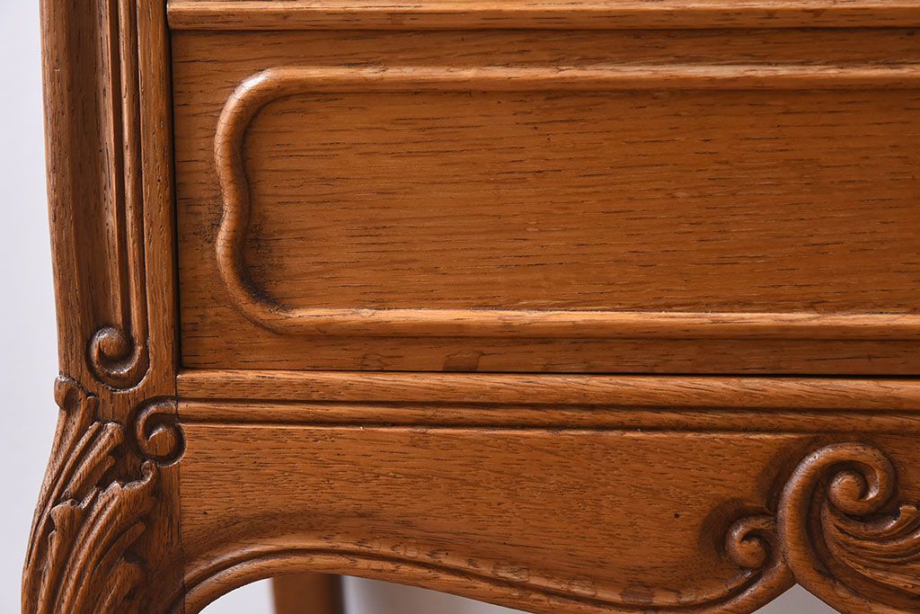 ヴィンテージ家具　オーク材製　彫刻がエレガントなフランスビンテージのチェスト(引き出し)(3)