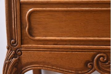 ヴィンテージ家具　オーク材製　彫刻がエレガントなフランスビンテージのチェスト(引き出し)(3)