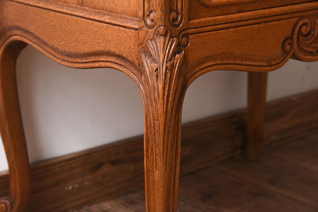 ヴィンテージ家具　オーク材製　彫刻がエレガントなフランスビンテージのチェスト(引き出し)(3)