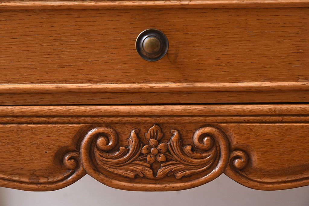 ヴィンテージ家具　オーク材製　彫刻がエレガントなフランスビンテージのチェスト(引き出し)(3)