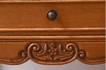 ヴィンテージ家具　オーク材製　彫刻がエレガントなフランスビンテージのチェスト(引き出し)(3)
