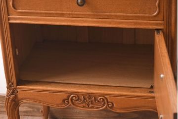 ヴィンテージ家具　オーク材製　彫刻がエレガントなフランスビンテージのチェスト(引き出し)(3)