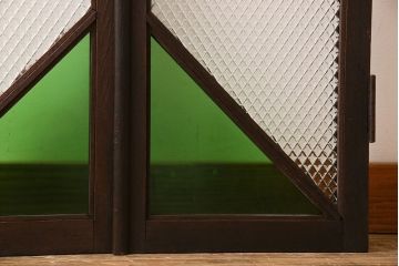 和製アンティーク　大正ロマン　プレスガラスと色ガラスを使用したノスタルジックなガラスドア2枚セット(窓)