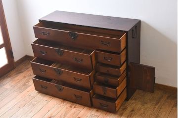 アンティーク家具　古民具・骨董　前面欅材玉杢　一本物!重厚な存在感のアンティーク衣装箪笥