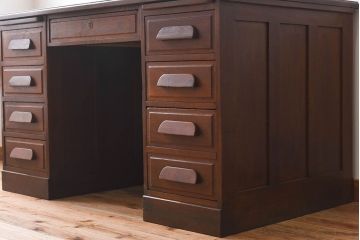 アンティーク家具　イギリスアンティーク　作業台付き!オーク材製のぬくもりあふれる両袖机(2)