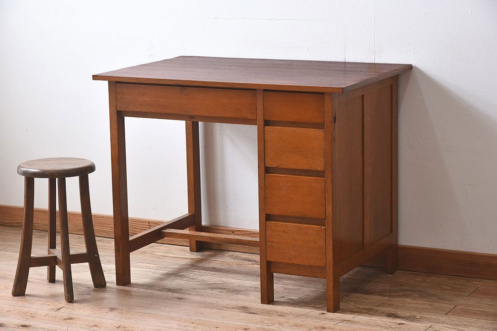 レトロ家具　ラワン材製　シンプル　昭和レトロな古い木の片袖机(3)