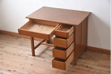 レトロ家具　ラワン材製　シンプル　昭和レトロな古い木の片袖机(3)