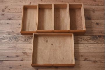 レトロ家具　ラワン材製　シンプル　昭和レトロな古い木の片袖机(3)