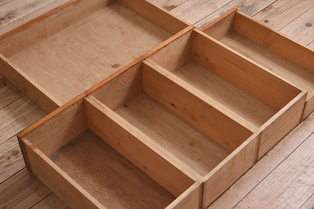 レトロ家具　ラワン材製　シンプル　昭和レトロな古い木の片袖机(3)