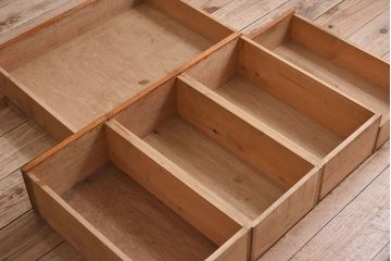 レトロ家具　ラワン材製　シンプル　昭和レトロな古い木の片袖机(3)