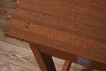 レトロ家具　ラワン材製　シンプル　昭和レトロな古い木の片袖机(3)