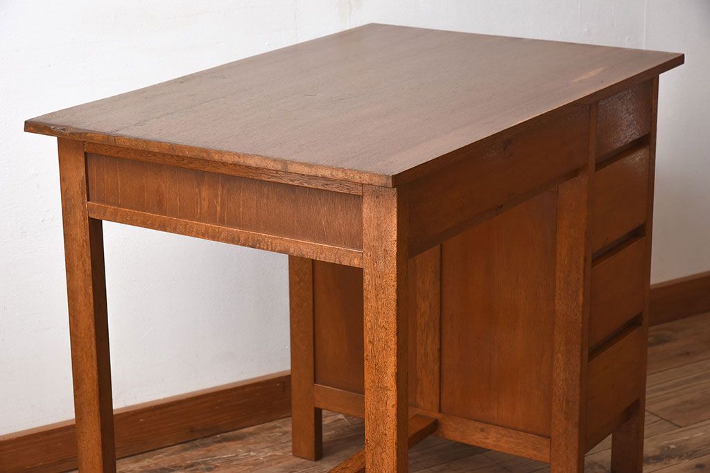 レトロ家具　ラワン材製　シンプル　昭和レトロな古い木の片袖机(3)