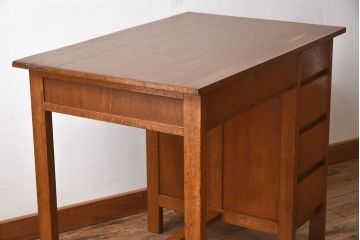 レトロ家具　ラワン材製　シンプル　昭和レトロな古い木の片袖机(3)