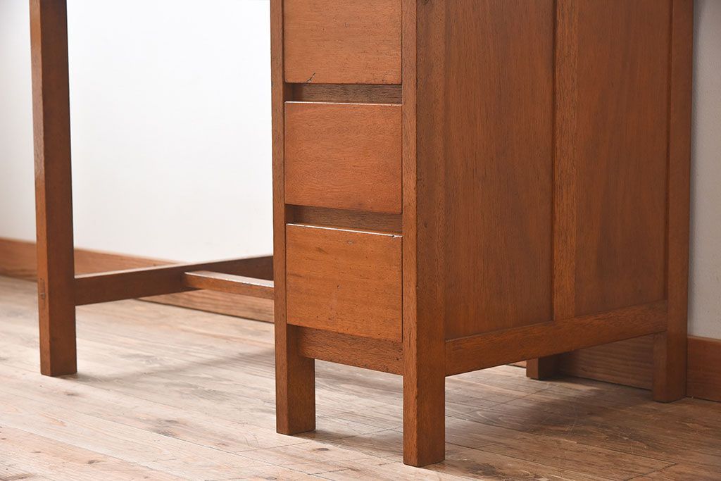 レトロ家具　ラワン材製　シンプル　昭和レトロな古い木の片袖机(3)