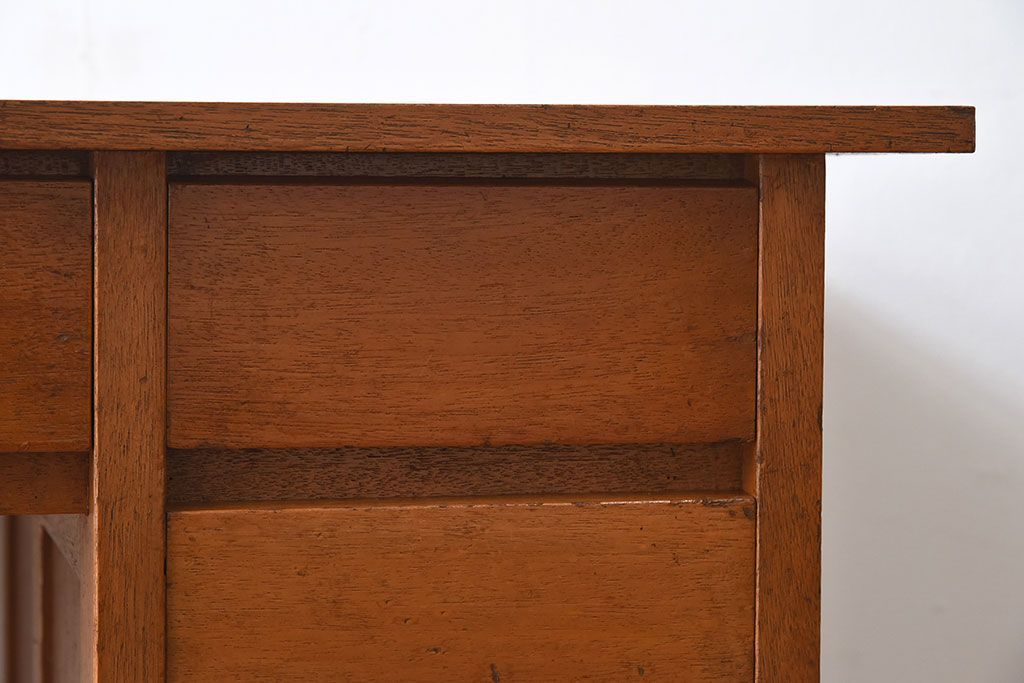 レトロ家具　ラワン材製　シンプル　昭和レトロな古い木の片袖机(3)