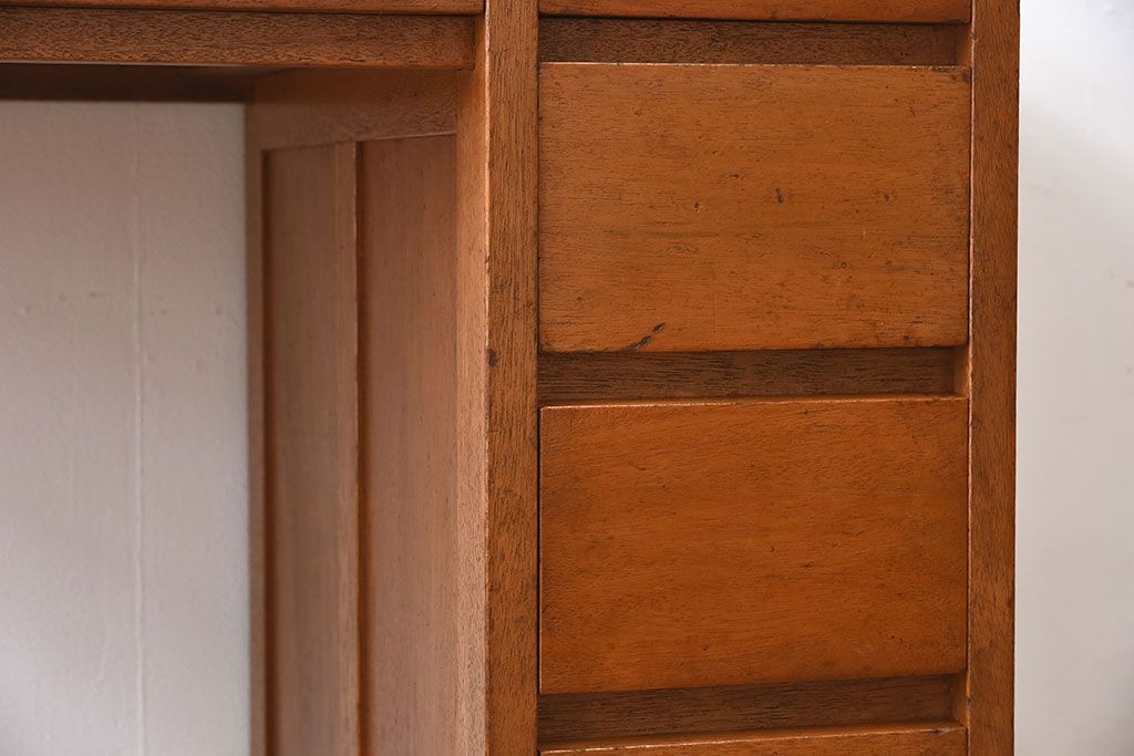 レトロ家具　ラワン材製　シンプル　昭和レトロな古い木の片袖机(3)