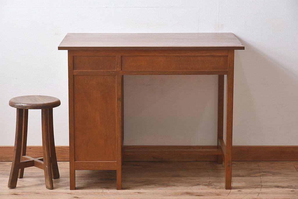 レトロ家具　ラワン材製　シンプル　昭和レトロな古い木の片袖机(3)