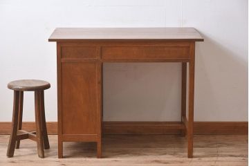 レトロ家具　ラワン材製　シンプル　昭和レトロな古い木の片袖机(3)