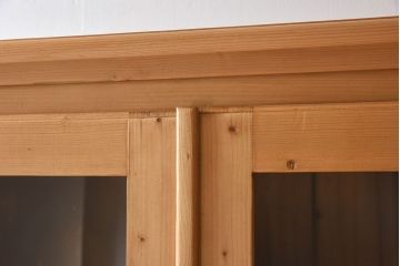 アンティーク家具　フランスアンティーク　パイン材　木のぬくもり溢れるカップボード(食器棚、キャビネット)