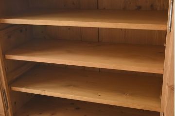 アンティーク家具　フランスアンティーク　パイン材　木のぬくもり溢れるカップボード(食器棚、キャビネット)