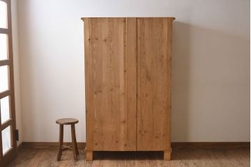 アンティーク家具　フランスアンティーク　パイン材　木のぬくもり溢れるカップボード(食器棚、キャビネット)
