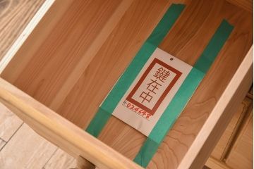アンティーク家具　フランスアンティーク　パイン材　木のぬくもり溢れるカップボード(食器棚、キャビネット)