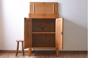 アンティーク家具　フランスアンティーク　パイン材製　ナチュラルなキャビネット(収納棚・戸棚)
