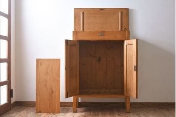 アンティーク家具　フランスアンティーク　パイン材製　ナチュラルなキャビネット(収納棚・戸棚)