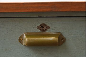 アンティーク家具　アンティークペイント　薄型　ナラ材製のかわいい両袖机