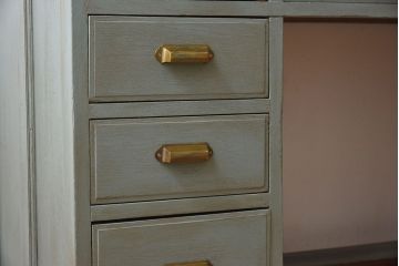 アンティーク家具　アンティークペイント　薄型　ナラ材製のかわいい両袖机