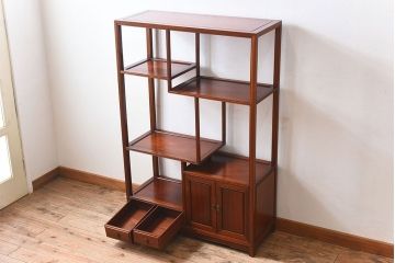 民芸家具　花梨材製のシンプルな飾り棚(陳列棚、カリン材)