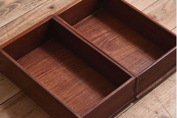 民芸家具　花梨材製のシンプルな飾り棚(陳列棚、カリン材)