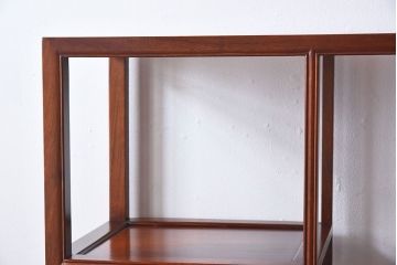 民芸家具　花梨材製のシンプルな飾り棚(陳列棚、カリン材)