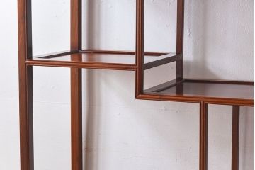 民芸家具　花梨材製のシンプルな飾り棚(陳列棚、カリン材)