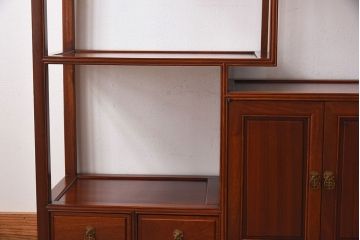 民芸家具　花梨材製のシンプルな飾り棚(陳列棚、カリン材)