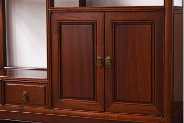 民芸家具　花梨材製のシンプルな飾り棚(陳列棚、カリン材)