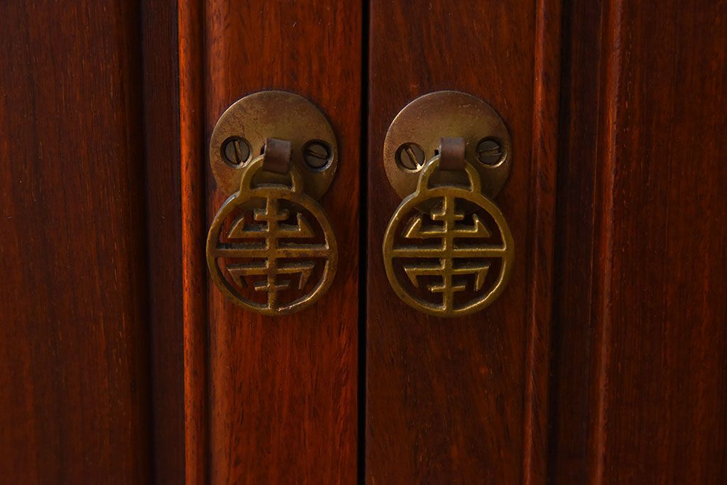 民芸家具　花梨材製のシンプルな飾り棚(陳列棚、カリン材)