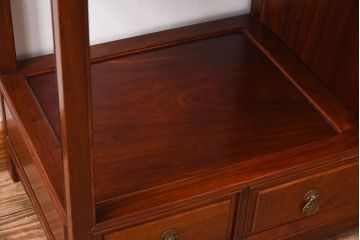 民芸家具　花梨材製のシンプルな飾り棚(陳列棚、カリン材)