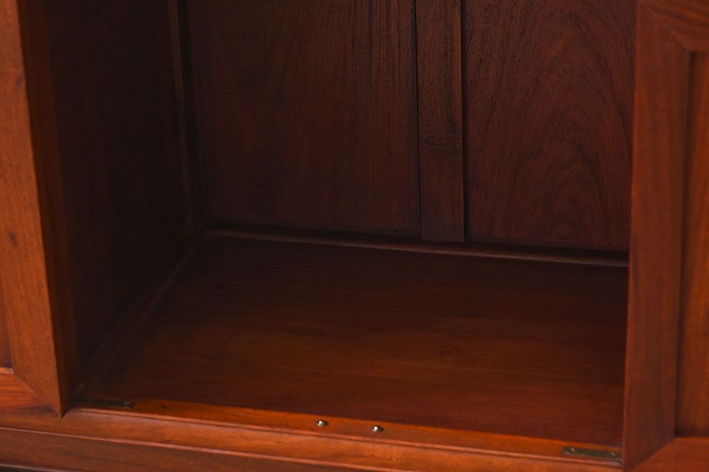 民芸家具　花梨材製のシンプルな飾り棚(陳列棚、カリン材)