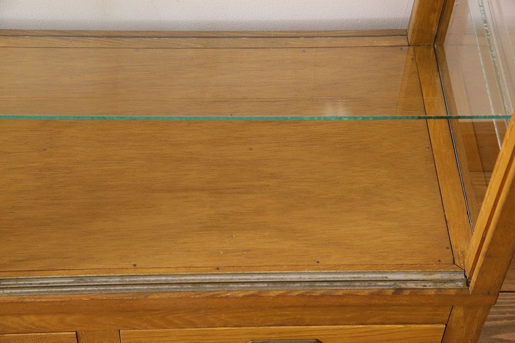 レトロ家具　昭和レトロ　引き出し付き!和製アンティークのナラ材製ガラスケース