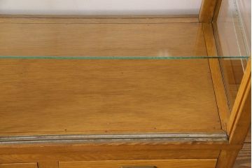 レトロ家具　昭和レトロ　引き出し付き!和製アンティークのナラ材製ガラスケース
