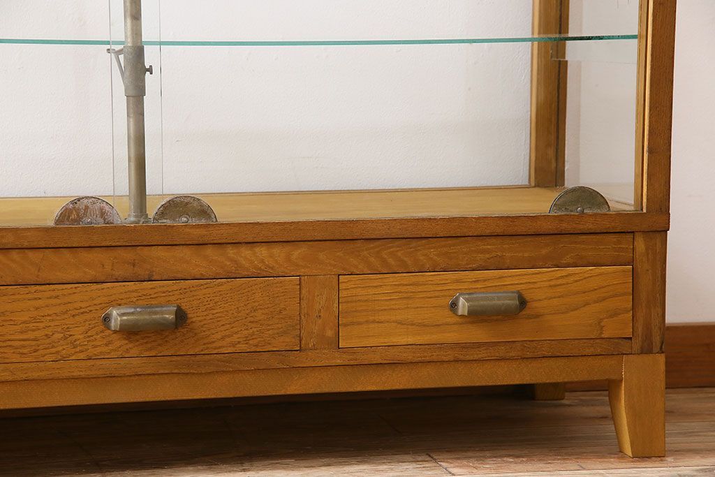 レトロ家具　昭和レトロ　引き出し付き!和製アンティークのナラ材製ガラスケース