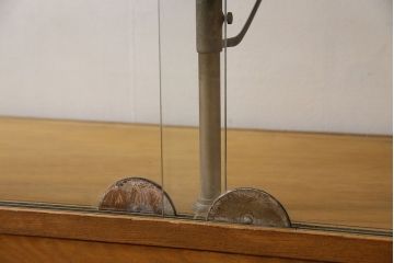 レトロ家具　昭和レトロ　引き出し付き!和製アンティークのナラ材製ガラスケース